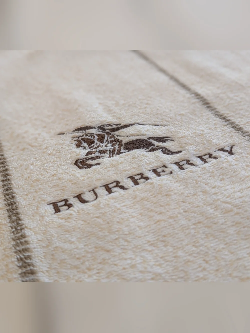 Burberry Nova Check Blanket - EUC - Cream 77x54 Inches - Picture 3 of 16